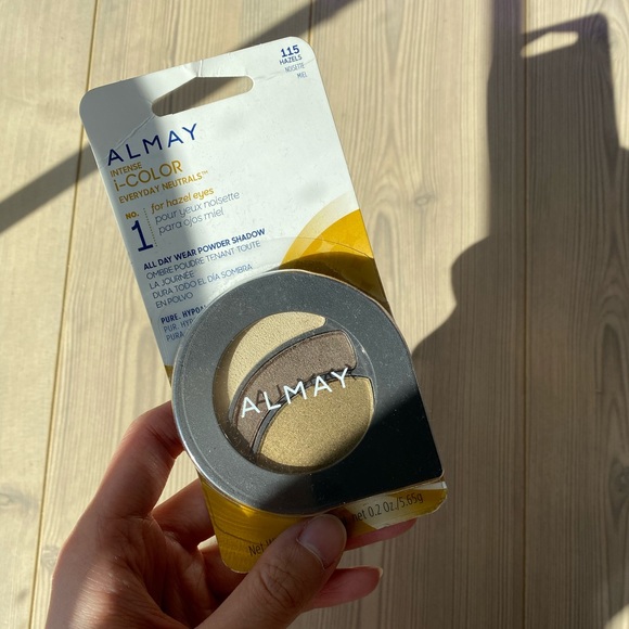 FREE Everyday Neutrals Eye Shadows - Picture 1 of 3